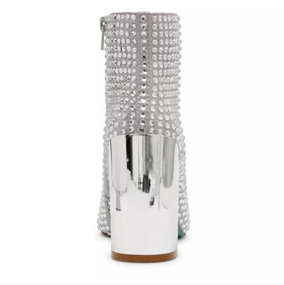 🔹️Betsey Johnson 🔹️Colby Bedazzled Booties in silver for women - Picture 4 of 8